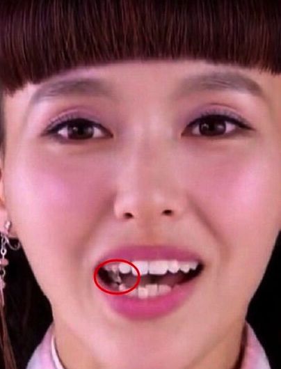 唐嫣拍戏不忘嚼口香糖 一个对口香糖有着谜之喜爱的女演员