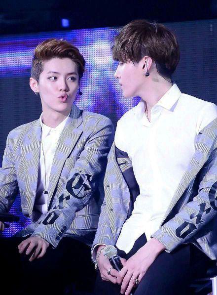 鹿晗吴亦凡同框时光荏苒cp气场不变 有一种感情叫"牛鹿"