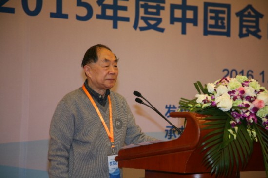 图为中国工程院院士,国家食品安全风险评估中心总顾问陈君石