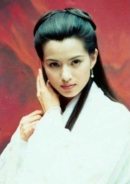 揭tvb花旦艳俗旧照:胡杏儿胖到认不出 金庸酷爱李若彤