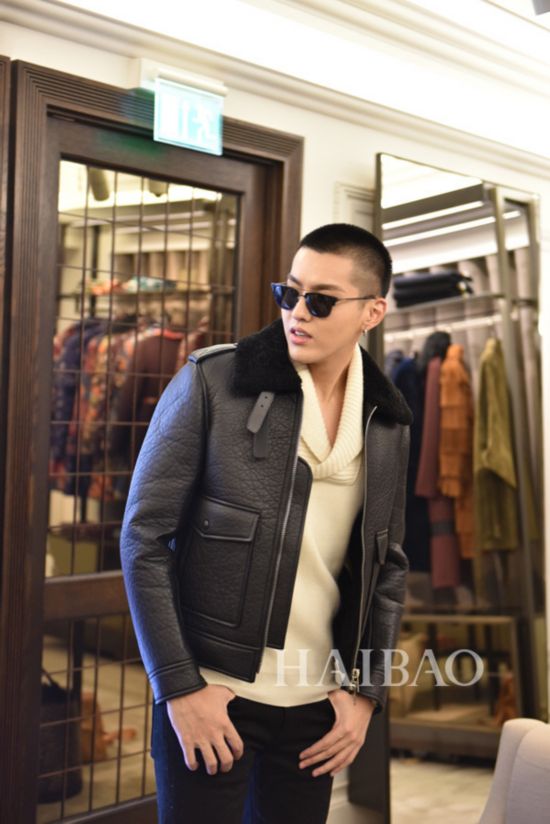 吴亦凡burberry t台献处女秀 称不是故意要抢饭碗