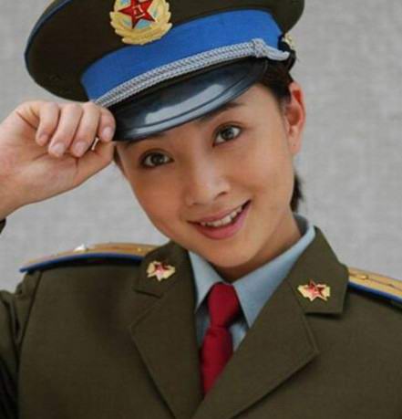 孙俪晒军装照邓超自称军嫂 章子怡范冰冰刘涛军装谁最美