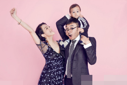 汪涵杨乐乐全家逛动物园 小沐沐肉萌喜庆单手抱不动