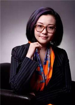 王刚女儿近照曝光 37岁任知名拍卖公司要职 揭王刚8岁儿子近照