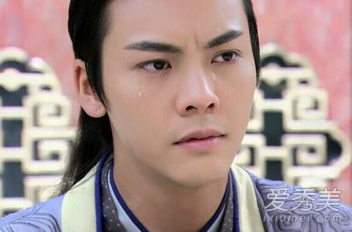 处于个人审美我并不喜欢这种内眼角过于向下的吊梢眼,但理解喜欢他