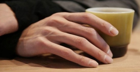 苏志燮的手,手指修长