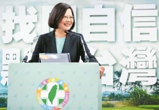 蔡英文宣布就任台湾地区领导人后兼民进党主席