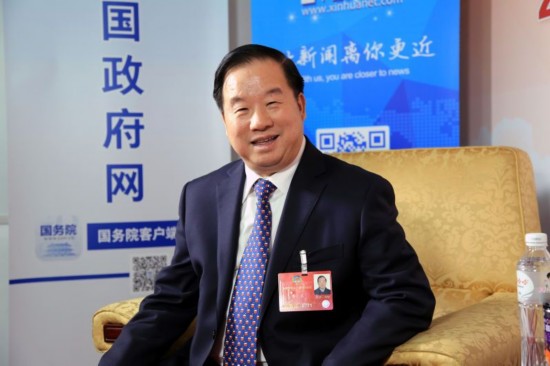 全国政协委员,新华联集团董事局主席傅军与网友在线交流.