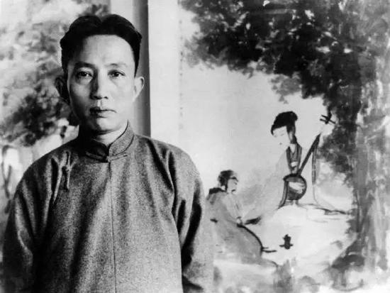 徐悲鸿介绍他到暨南大学任美术史教师.