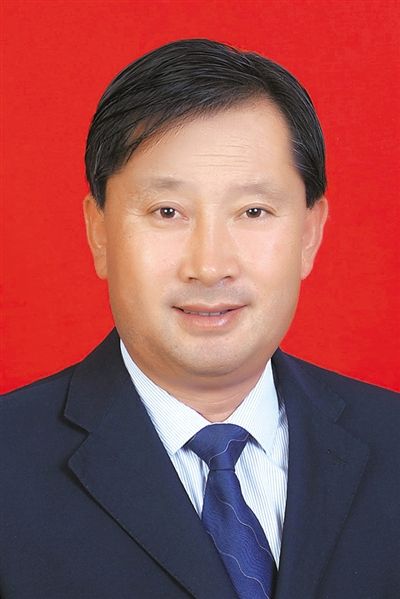 历任共青团吴忠市委副书记,书记;同心县委副书记(正处级);吴忠市安全