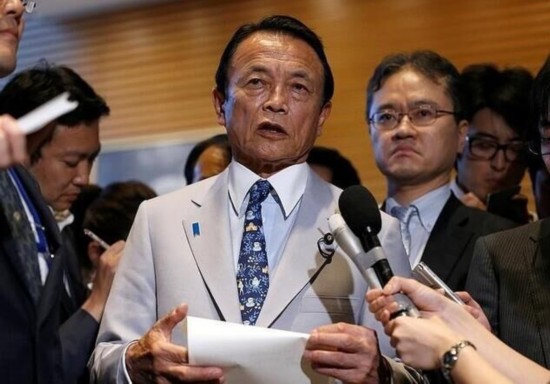 日本财务相麻生太郎与菅义伟"互撕" 扬言8月辞职