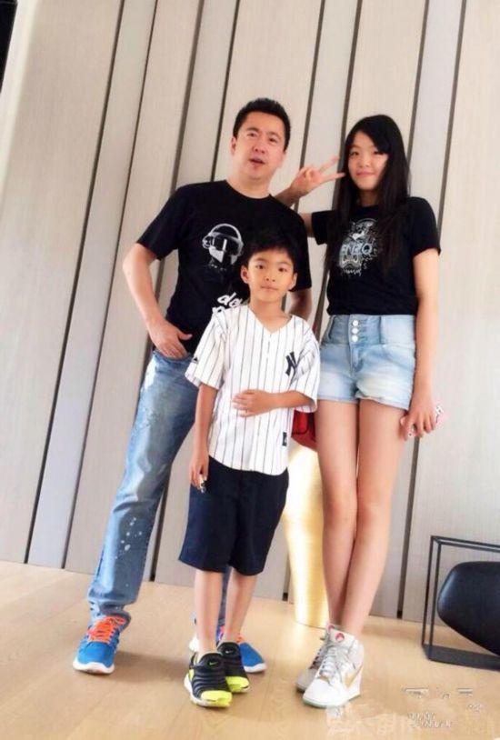 王中磊儿子闺女的基因逆袭了