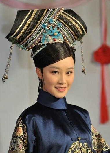 蔡少芬穿婚纱配拖鞋动作搞怪!图揭甄嬛传中蒋欣孙俪现状