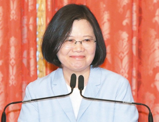 蔡英文找台媒"喝茶":别用100天评断我 遭网友痛骂--台湾频道--人民网