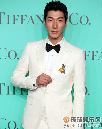 李易峰鹿晗吴亦凡黄晓明 娱乐圈帅到没朋友的西装男神