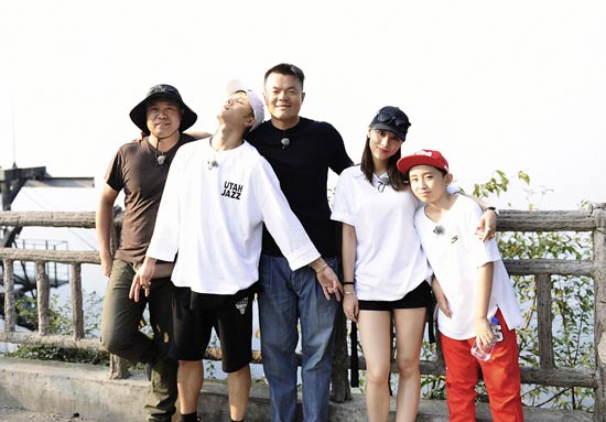 王嘉尔王霏霏人气爆棚 "小精灵"才艺惊人