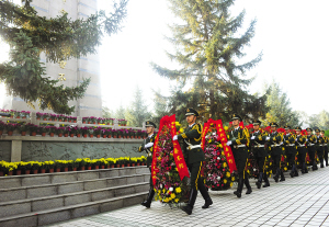 青海省隆重举行烈士纪念日活动 王国生郝鹏仁青加王建军等出席