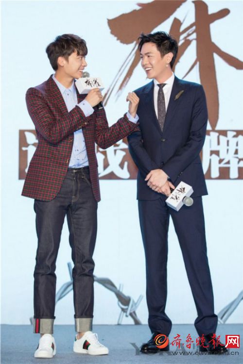 《麻雀》这哪是谍战片啊 李易峰张若昀分明是在教你如何把西装穿出