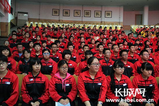爱心书法家携爱心企业为玉田一中捐赠150万元