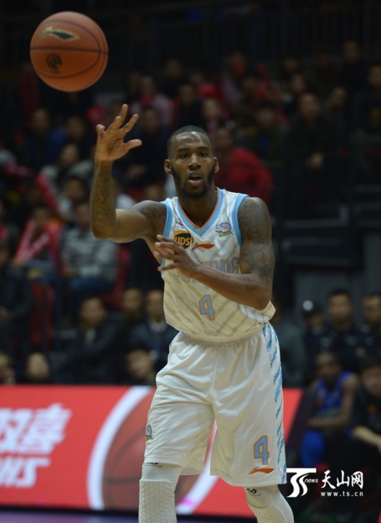 cba:亚当斯砍50分布莱切伤退 新疆115-106江苏