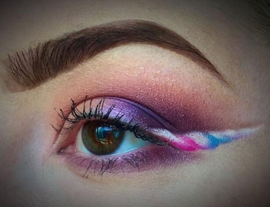 不在眼角画点啥就不开心 双眼皮就这么任性