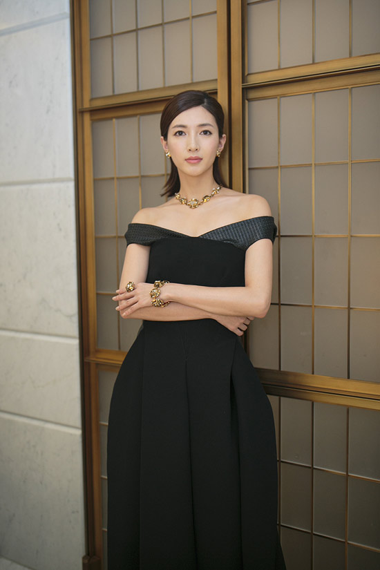江疏影亮相fashion awards 以独特气质展现中国光芒