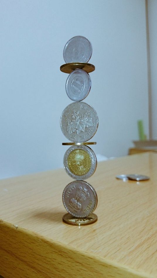 日本小哥用硬币玩出神奇平衡术【9】