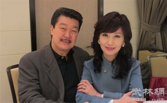 赵雅芝黄锦燊晒照晒合影庆祝两人的结婚纪念日