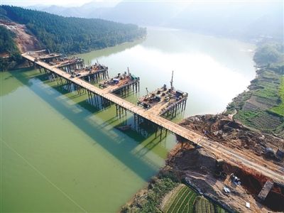 富湾特大桥深水岩溶地基钻孔灌注桩施工技术探讨