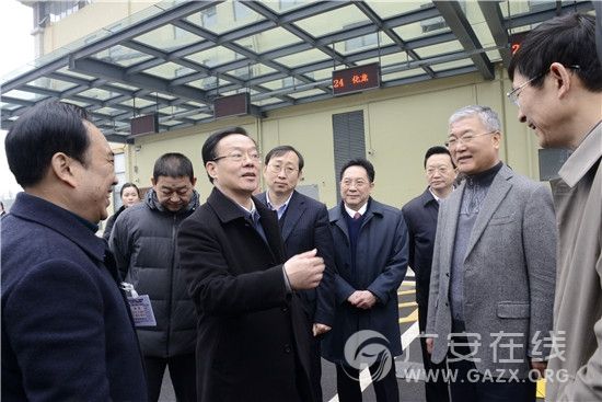 侯晓春,市人大常委会主任余仪,市政协主席刘凤成,市政协党组书记肖雷