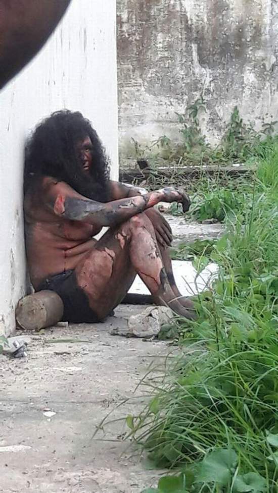 巴西女子被疑纵火烧死小孩500暴民行私刑将其烧焦组图