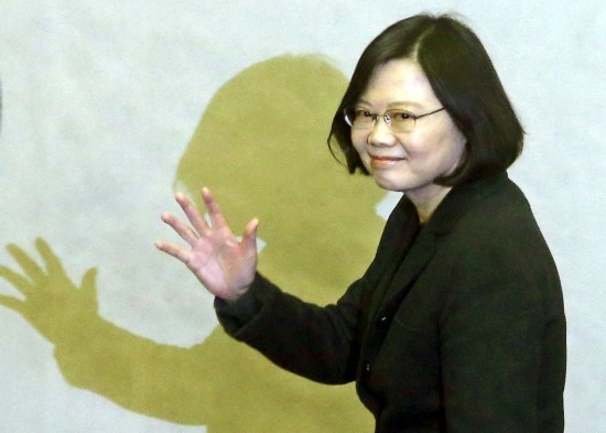台媒:蔡英文随扈严防握手放毒 随身带解毒剂保命