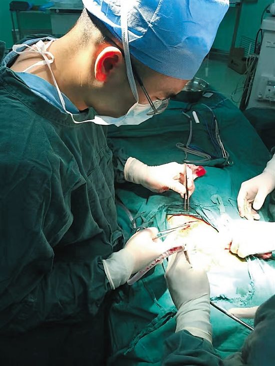 一诺千金!术后3天忍痛做2台手术