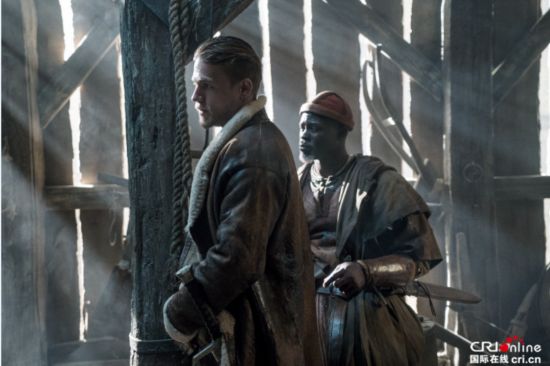 "盛世美颜"演反派 裘德洛饰演最帅暴君