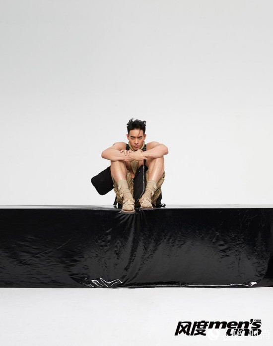黄柏钧曝风格大片 大秀好身材野性霸气