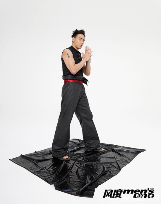 黄柏钧曝风格大片 大秀好身材野性霸气【4】