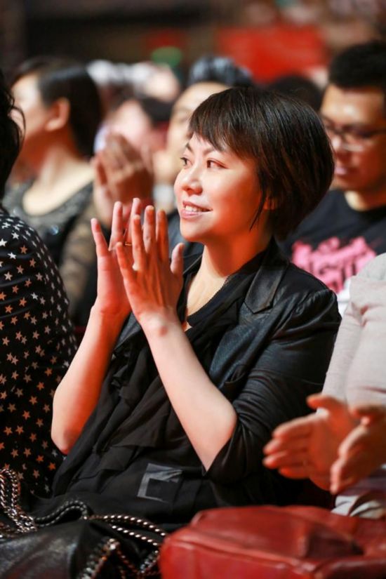 三位出席颁奖礼的编剧林咏琛,李媛,吴楠十分兴奋.