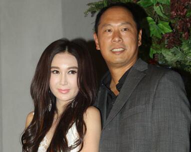 温碧霞17年婚姻陷危机与富商老公分居4个月