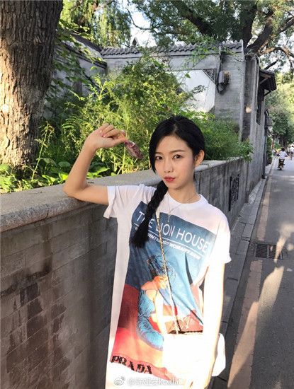 "国民小姐姐"陈娅安晒照自黑 网友喊话:和蒋劲夫在一起了吗?