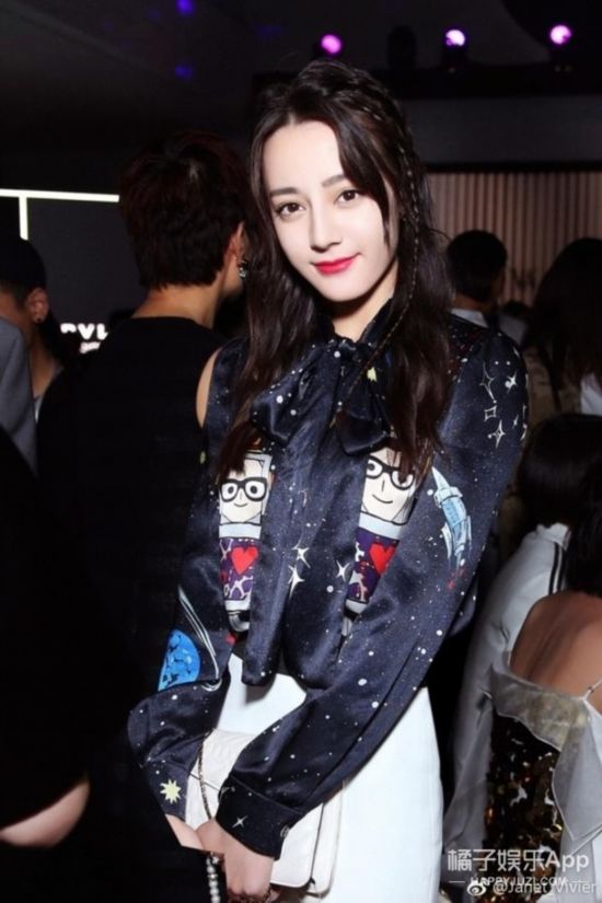杨幂旗下四美晒同框照 都是高颜值大长腿哪有谁赢谁啊