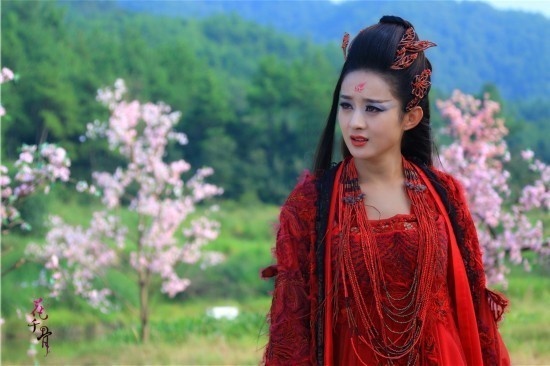 盘点古装剧女演员黑化 赵丽颖李沁妖艳红衣浓妆极尽妖冶