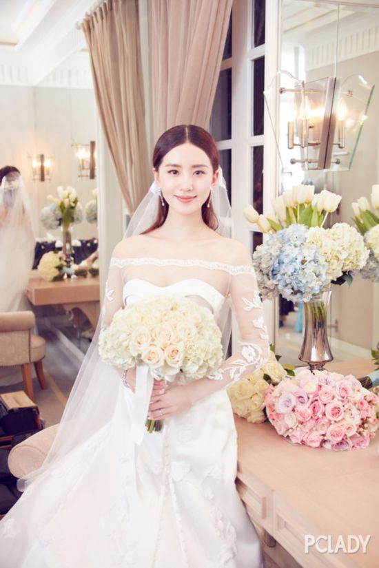 关晓彤是鹿晗的但婚礼是你自己的