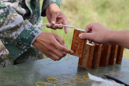 黄河滩头练兵忙——陆军炮兵防空兵学院郑州校区开展野外驻训--一带一
