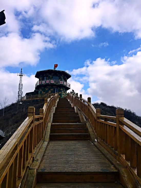 阿尔山某边防连三角山哨所 张枨摄