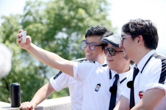 《极限挑战》周五收官 黄渤秀舞步推销奇葩产品