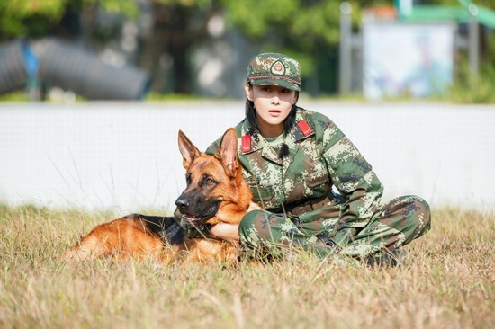 《奇兵神犬》军营小剧场测亲和力 杨烁张馨予pk