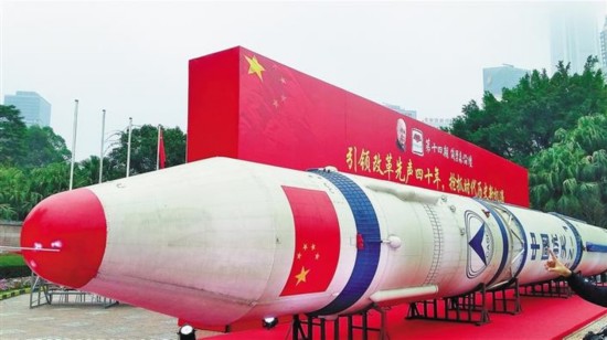 长征一号火箭首次亮相深圳