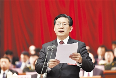省委书记,省人大常委会主任王东峰主持会议并讲话.