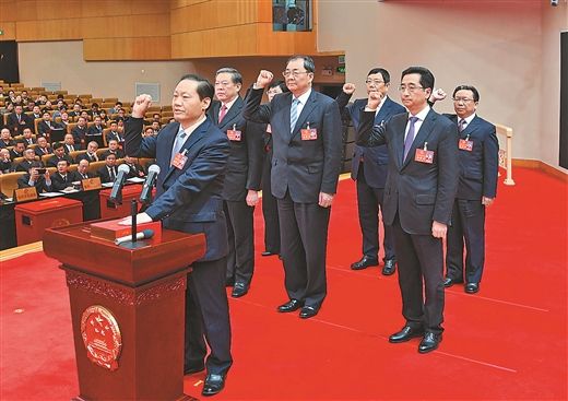 十三届人大一次会议举行第三次全体会议 彭清华当选自治区人大常委会