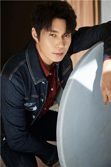 艾伦成熟魅力写真曝光别具一格诠释时尚态度16